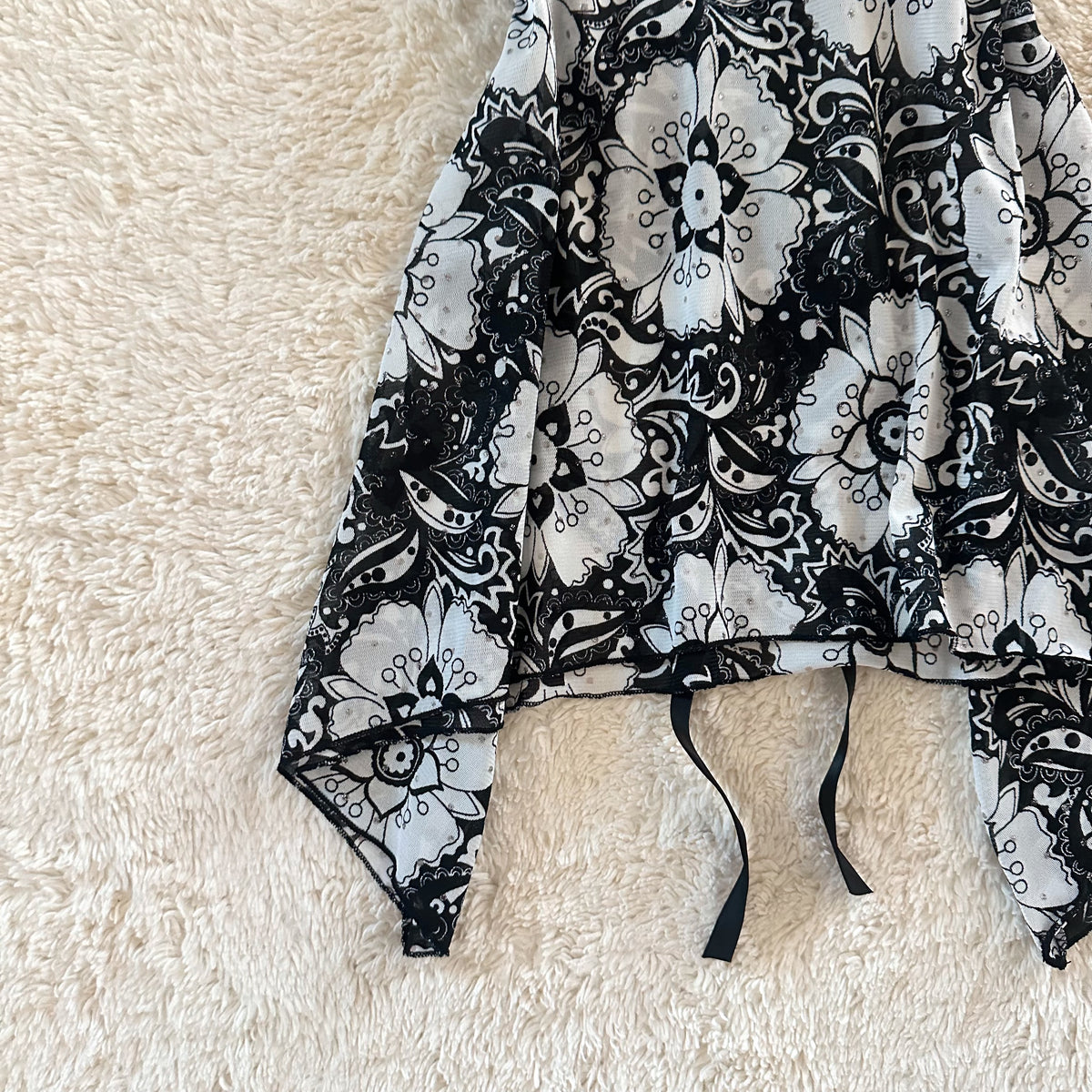 2000's noir petal top