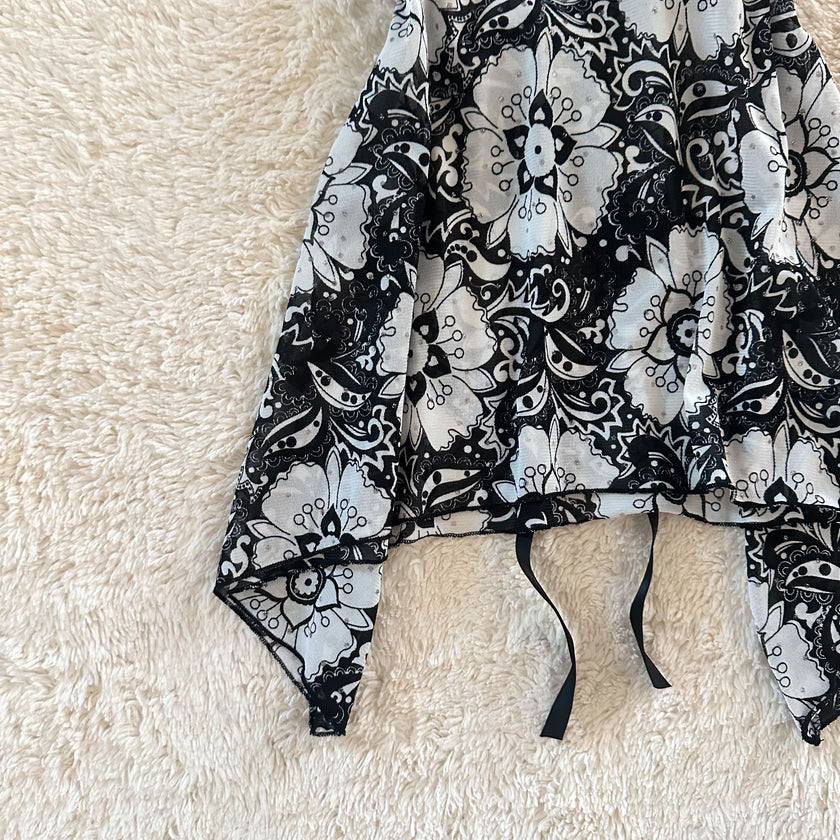 2000's noir petal top