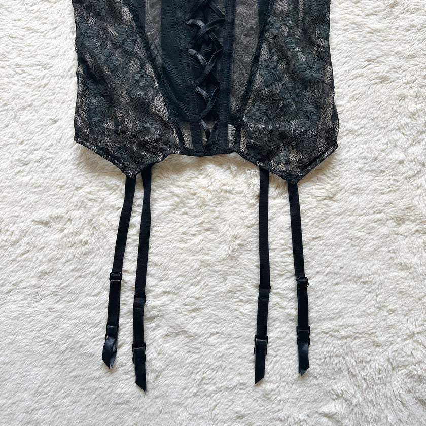 2010's shadow lace corset