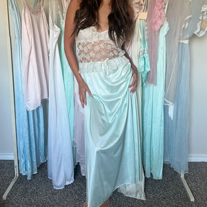 1980's seafoam lace negligee + bed jacket