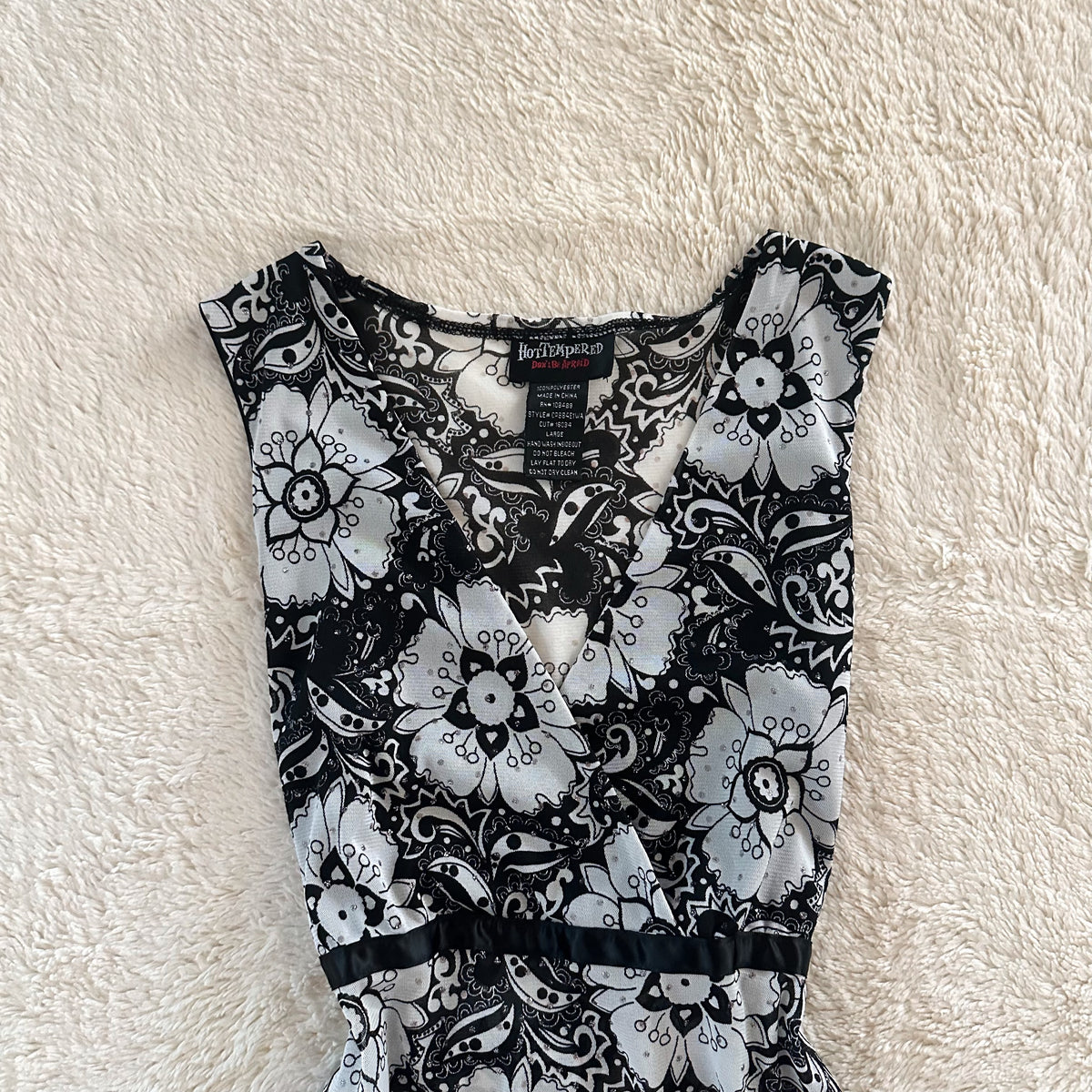 2000's noir petal top