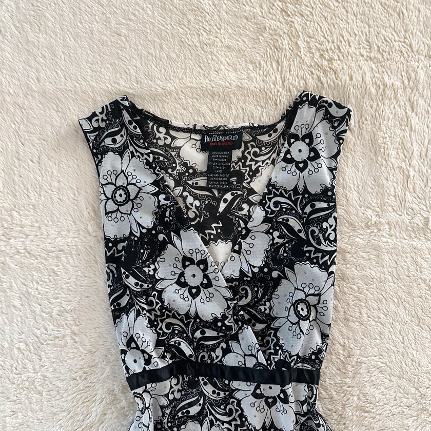 2000's noir petal top