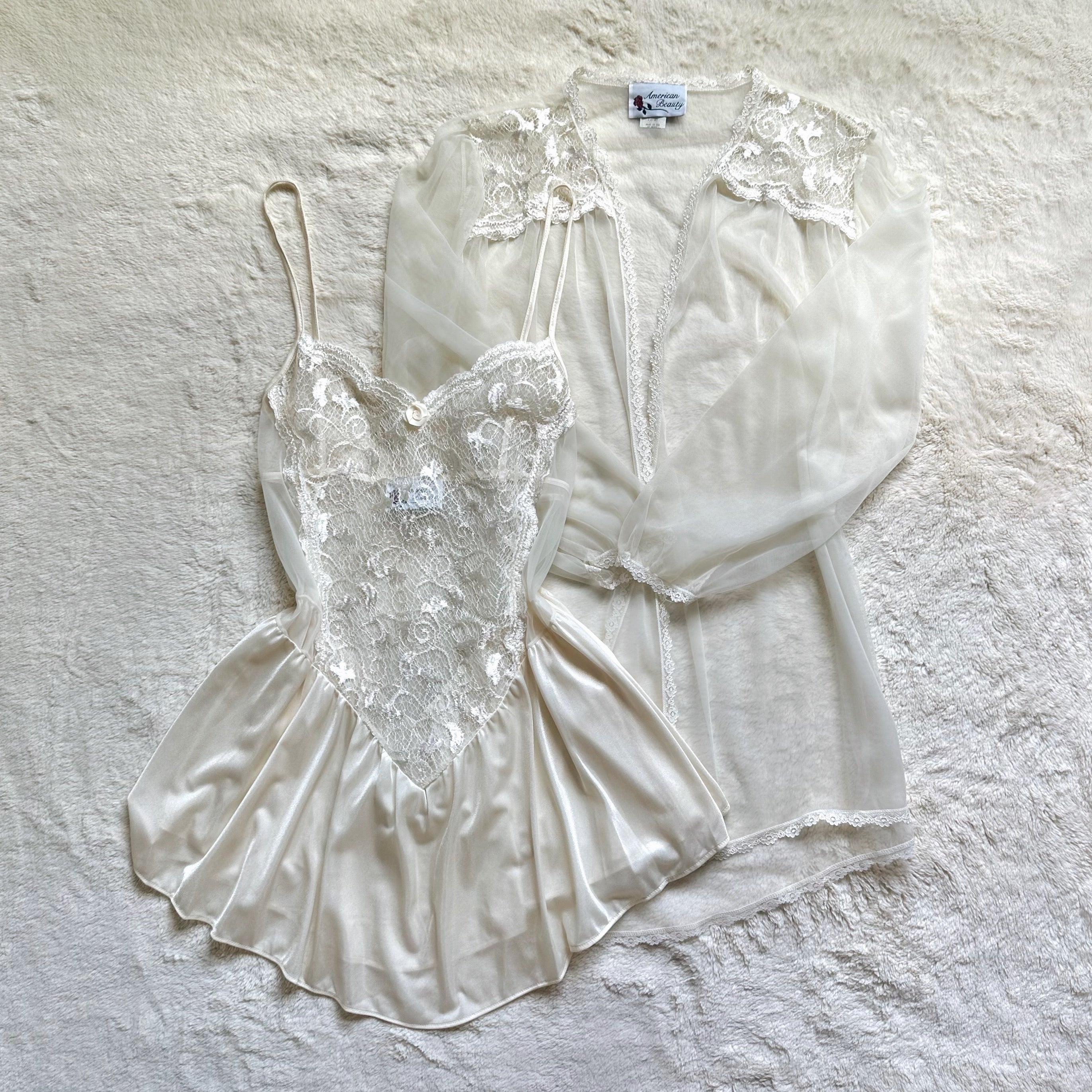 1980's keepsake lace lounge set