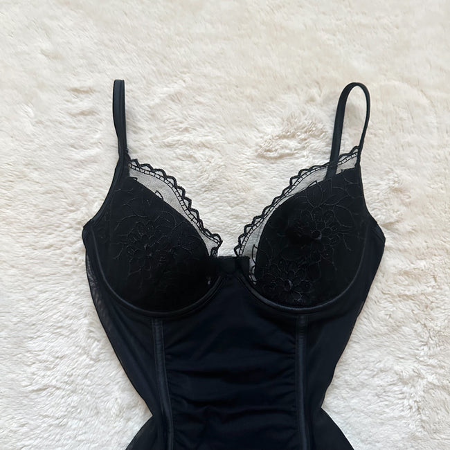 2009 boudoir bombshell mini