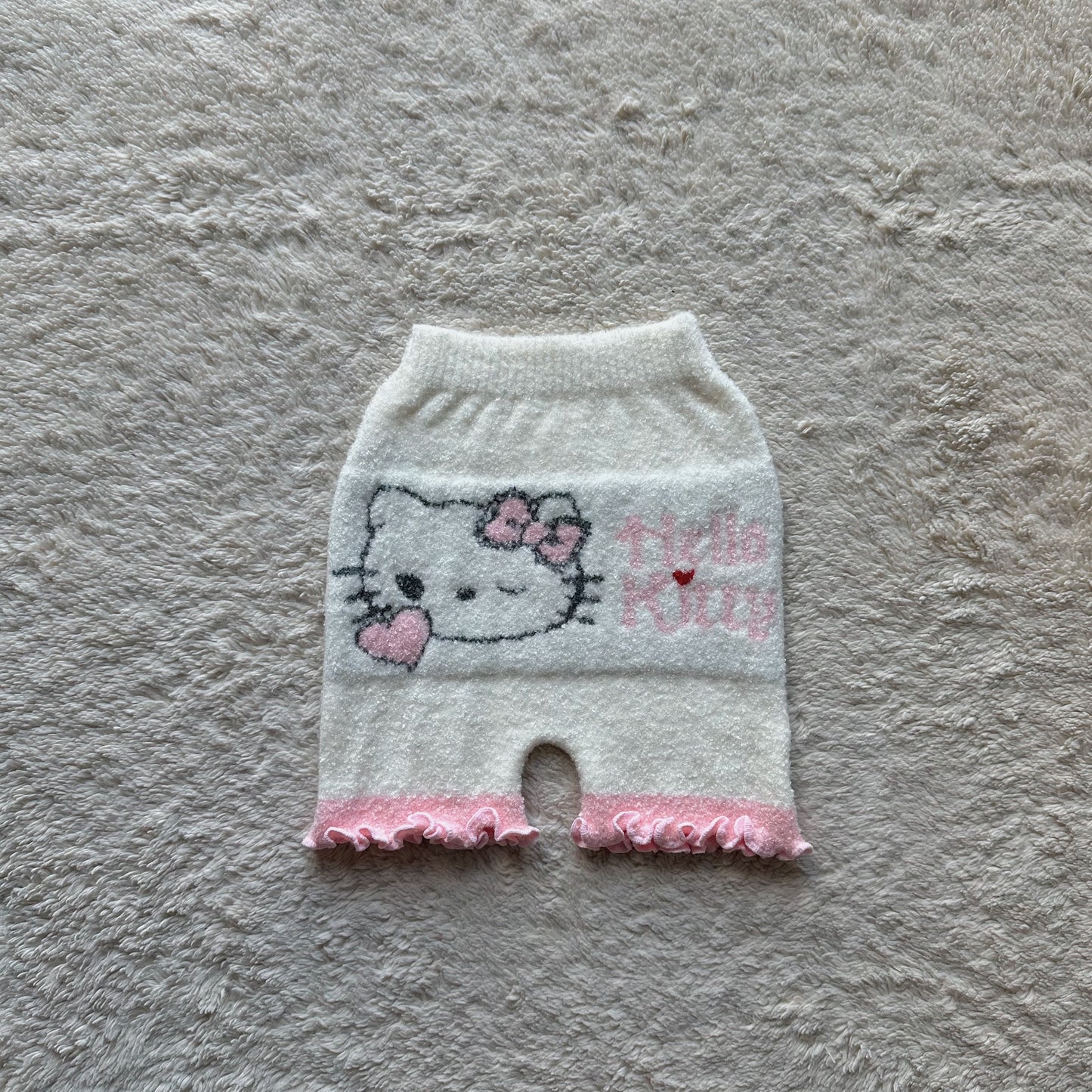 2008 sanrio kissy hello kitty fuzzy knit shorts