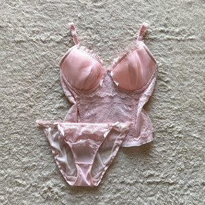 2000's powdered lace bustier set
