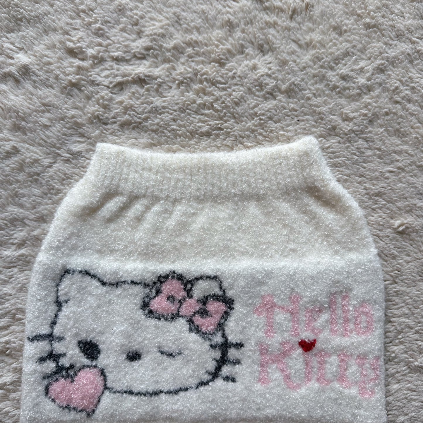 2008 sanrio kissy hello kitty fuzzy knit shorts