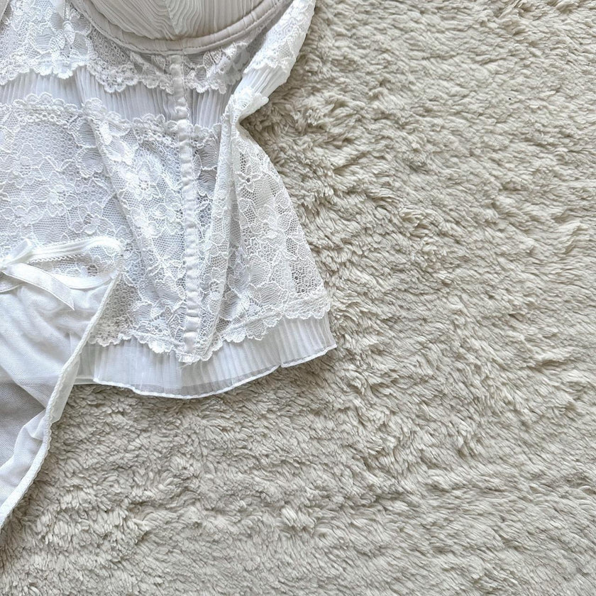 2000's powdered lace bustier set