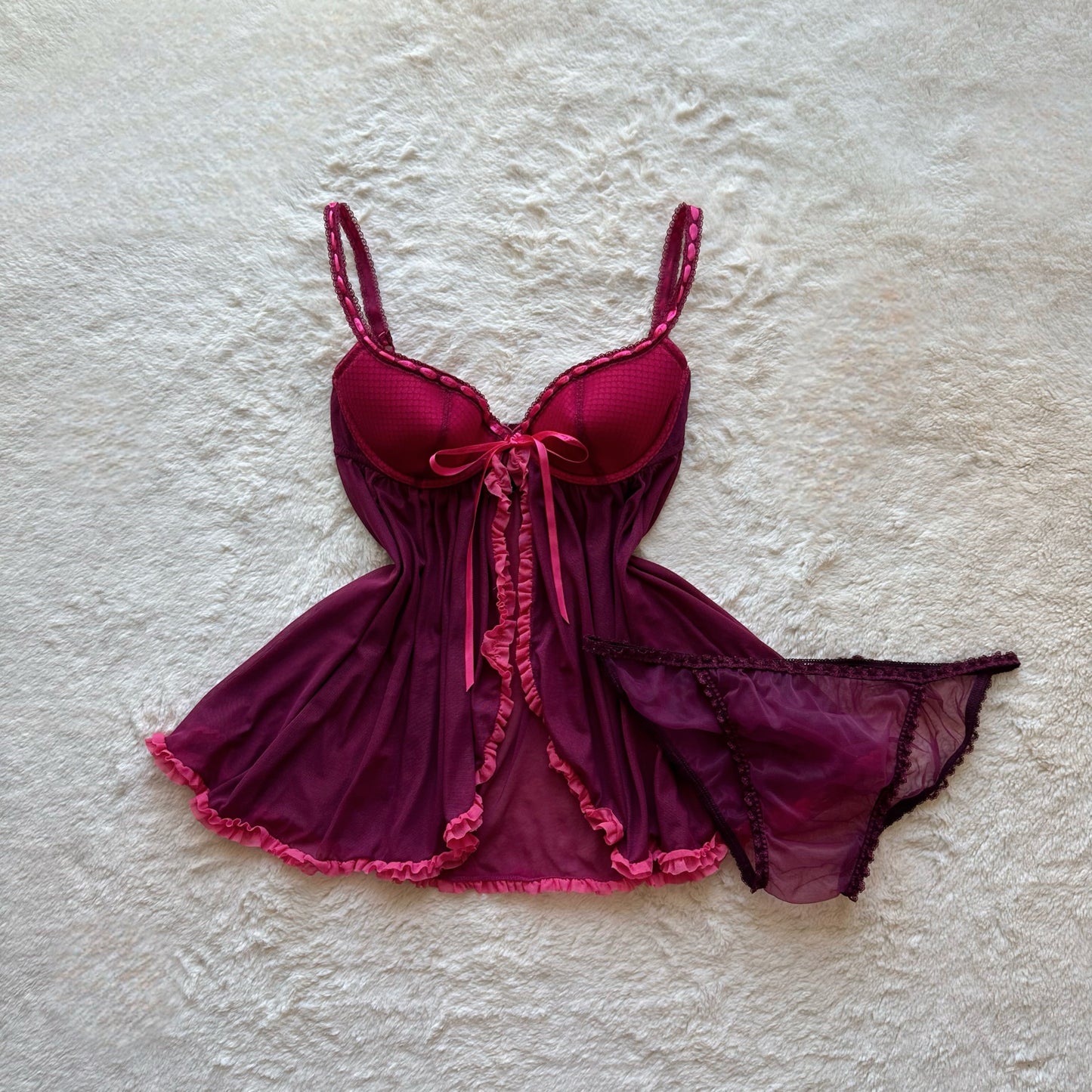 2006 fuchsia peek-a-boo babydoll set