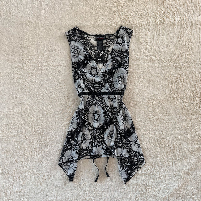 2000's noir petal top