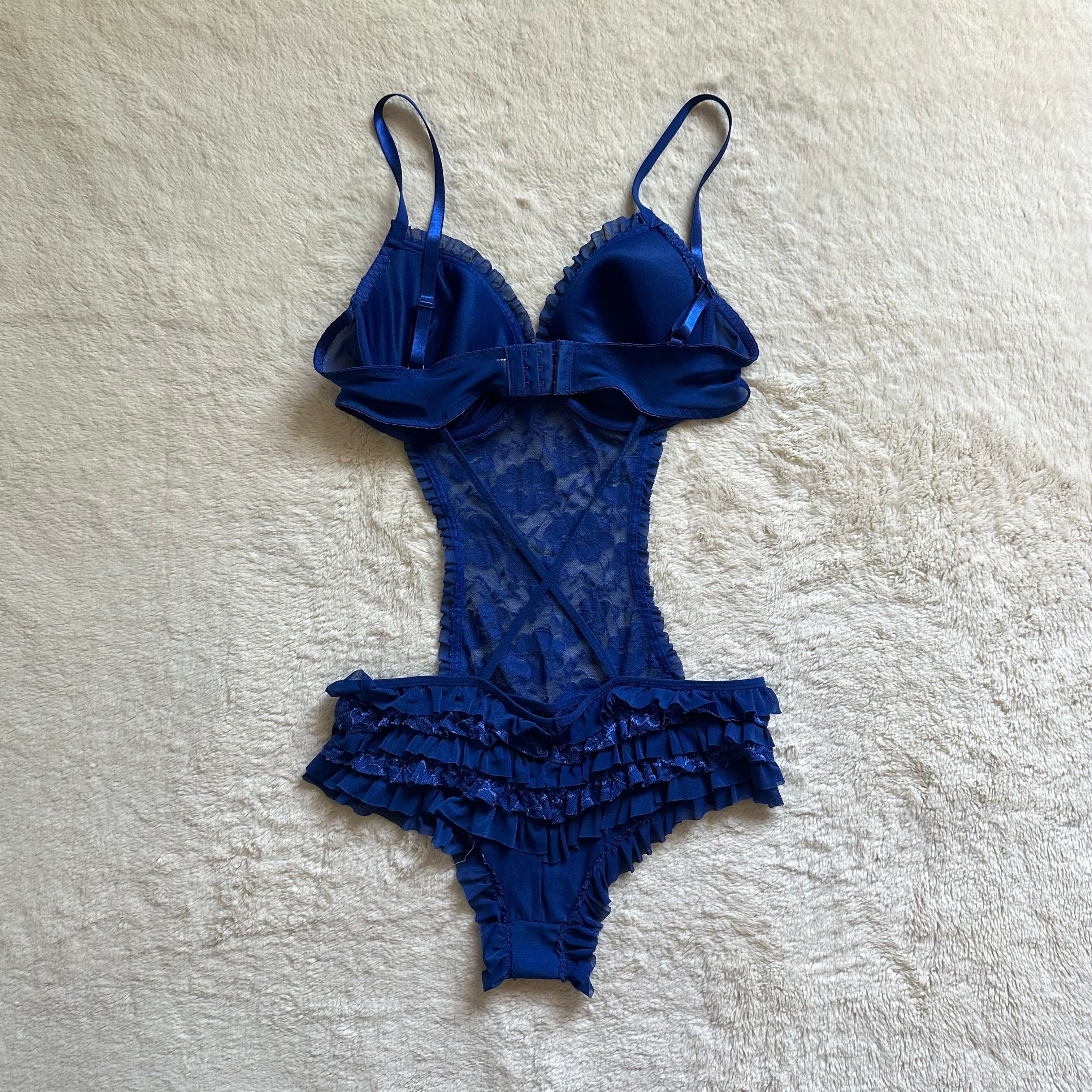 2000's royal ruffle teddy