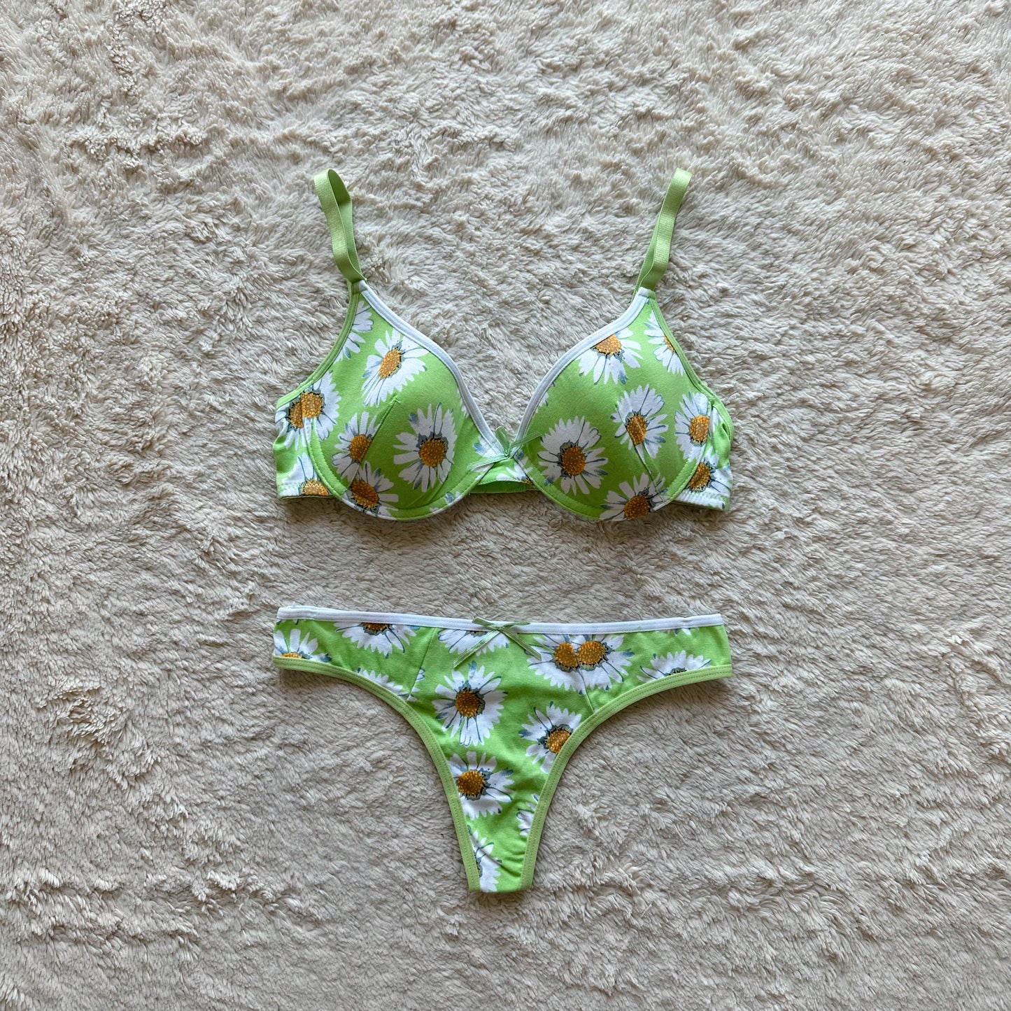 2000's green spring daisy bra set