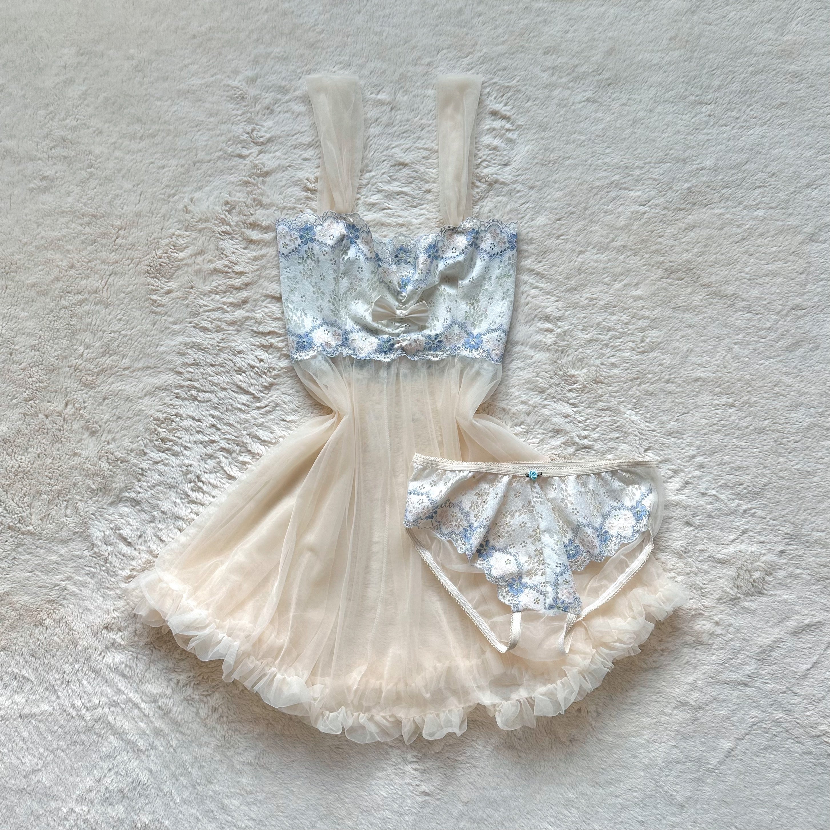 the sonnet ruffle mini set