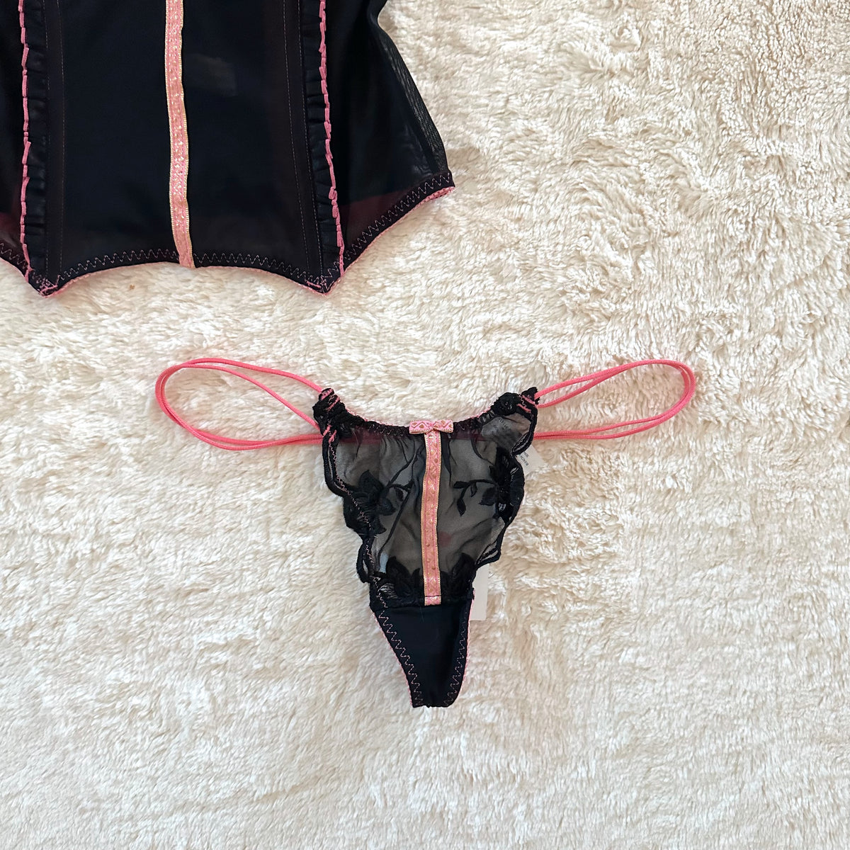 2000's noir rose bustier set