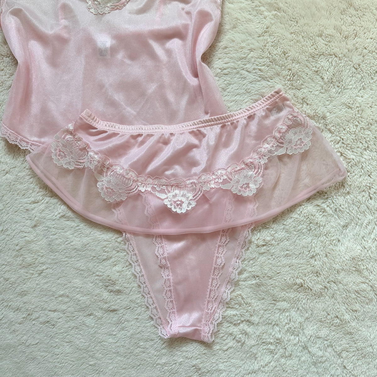 2000's pink champagne lounge set