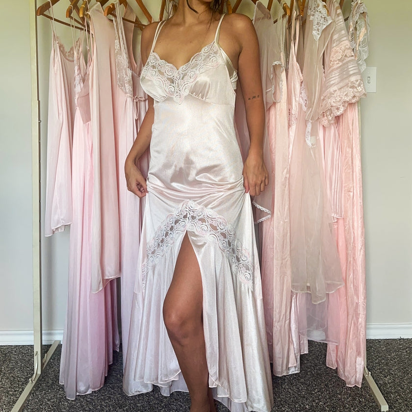 1980's pink chantilly negligee