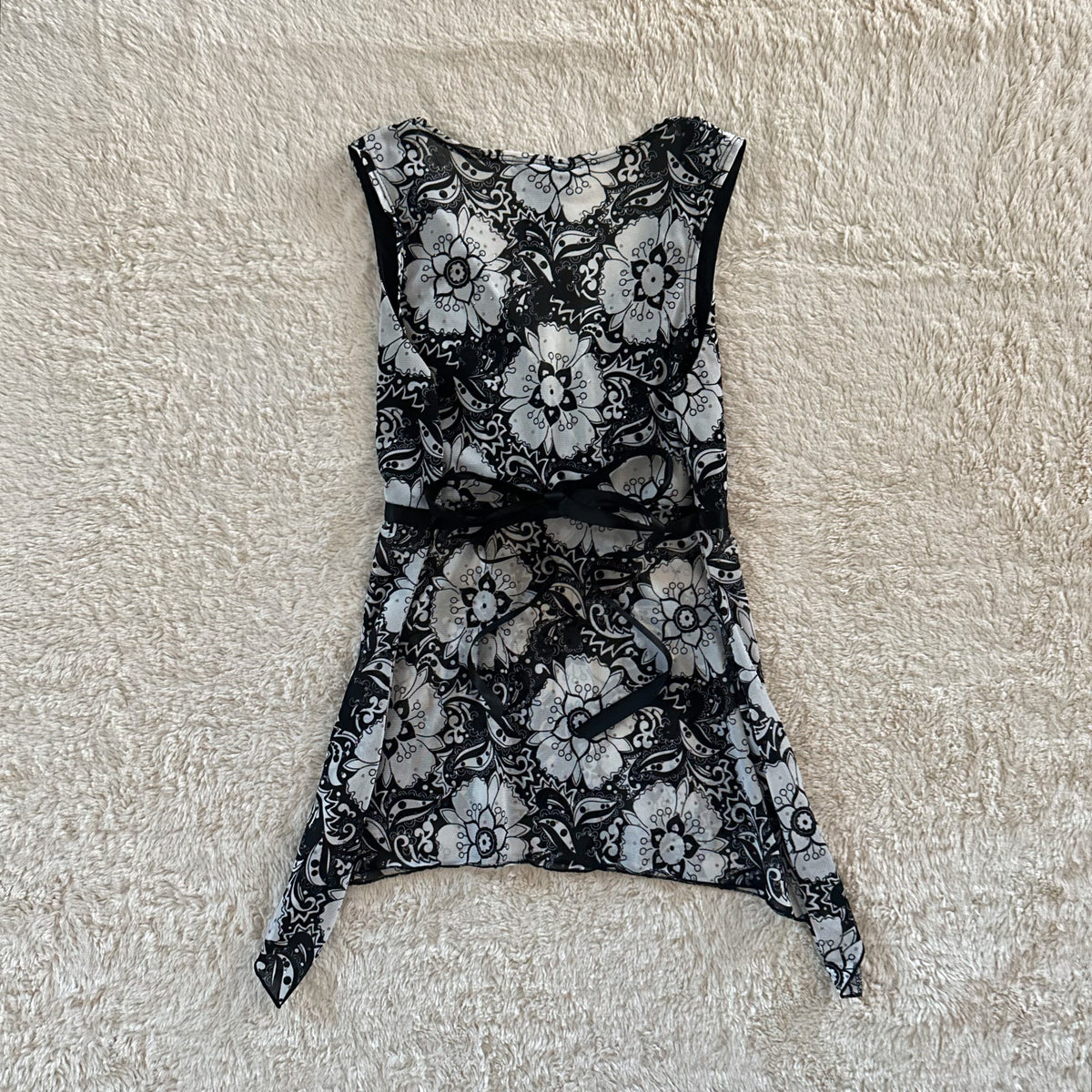 2000's noir petal top