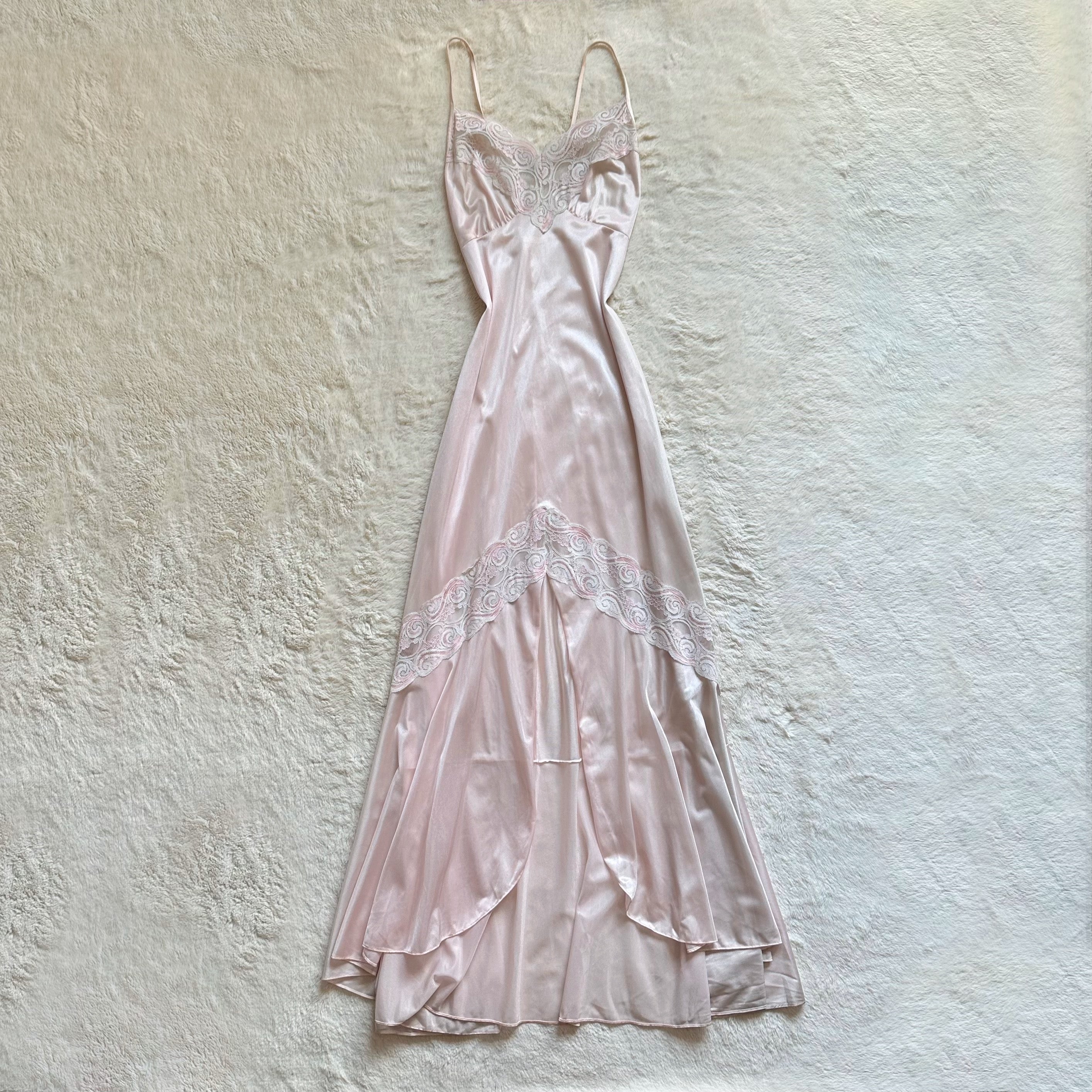 1980's pink chantilly negligee
