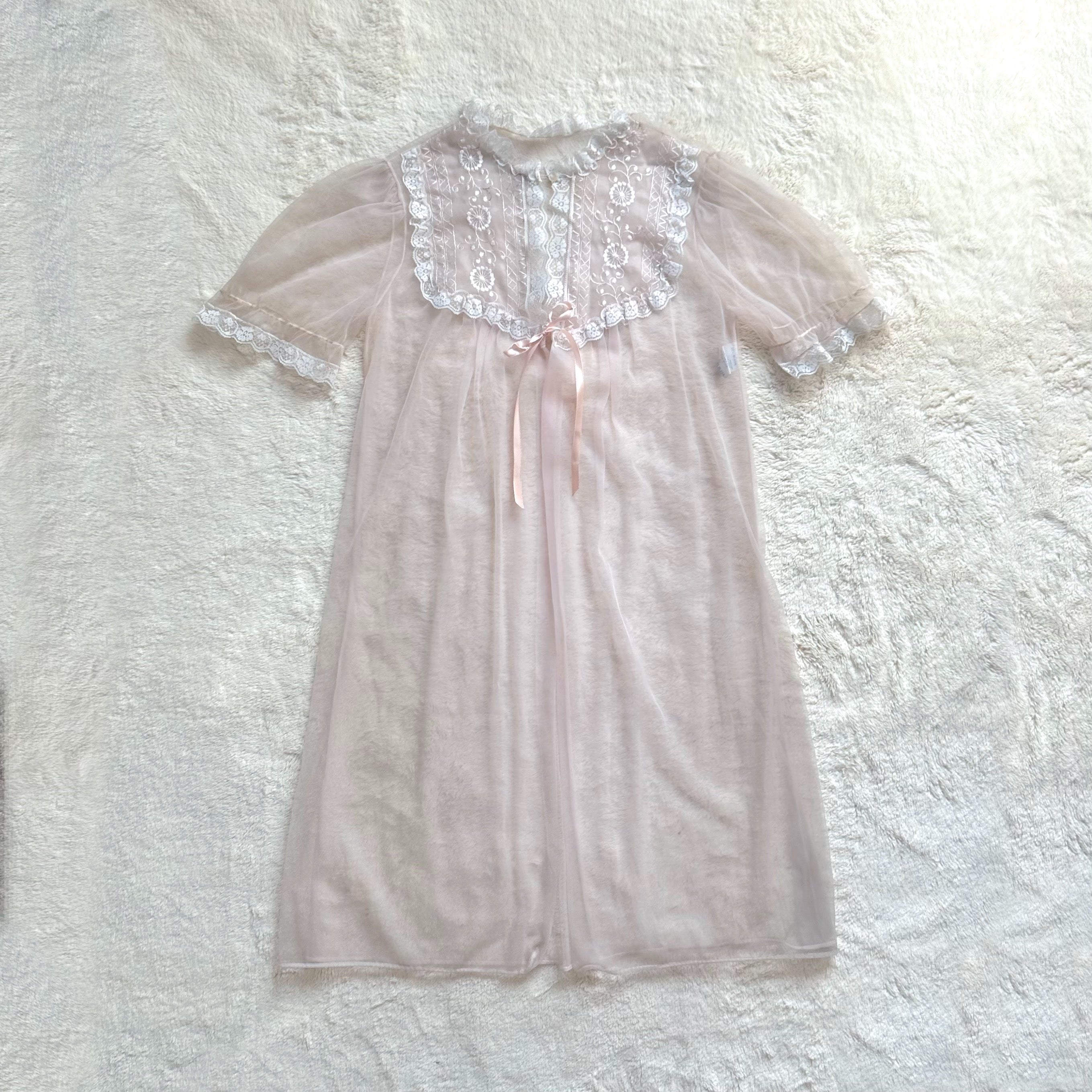 1980's rosebud lace nightgown