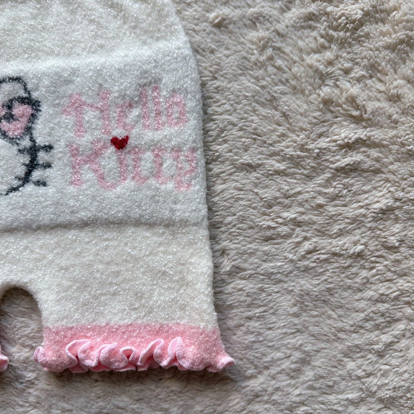 2008 sanrio kissy hello kitty fuzzy knit shorts