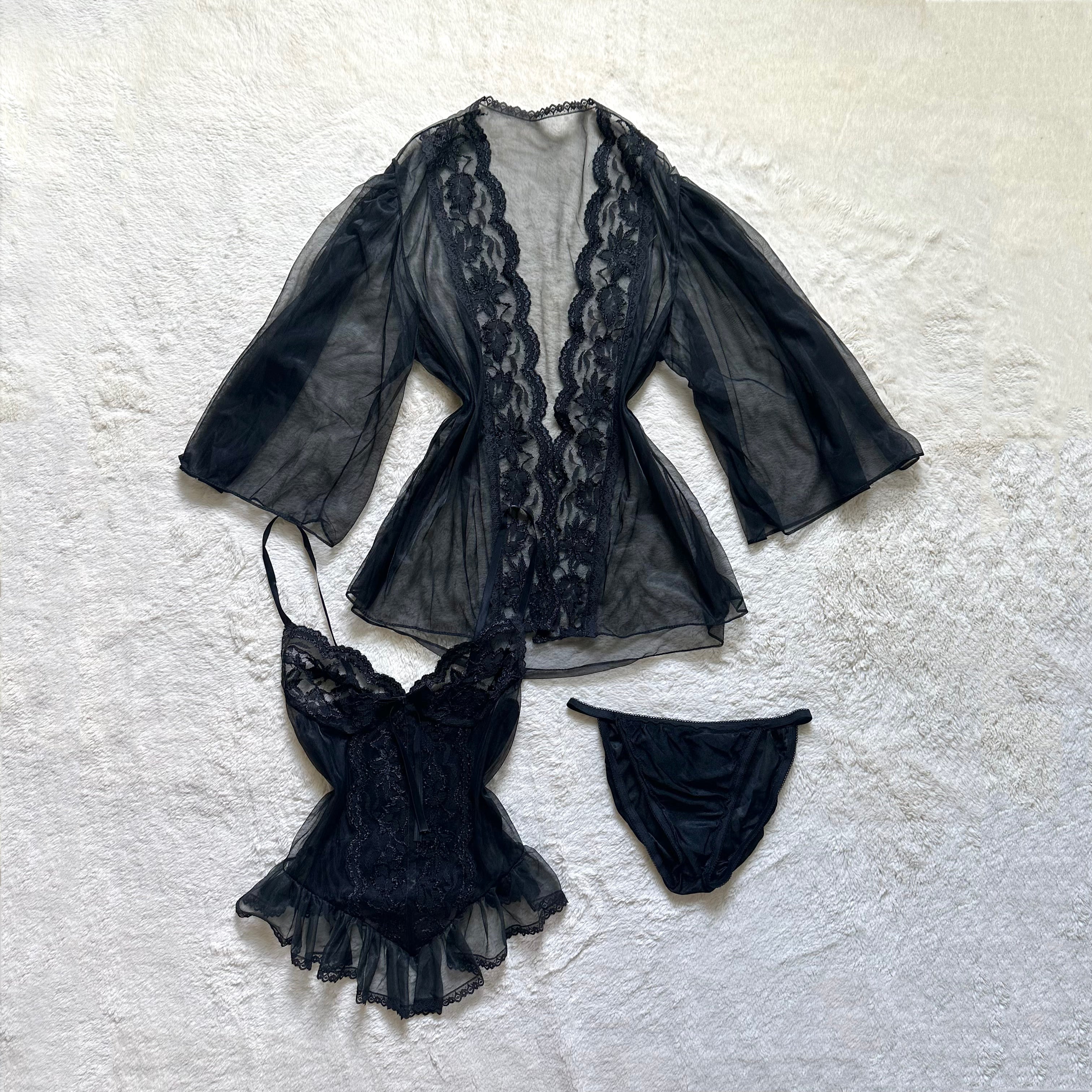 1980's lace noir 3 piece set