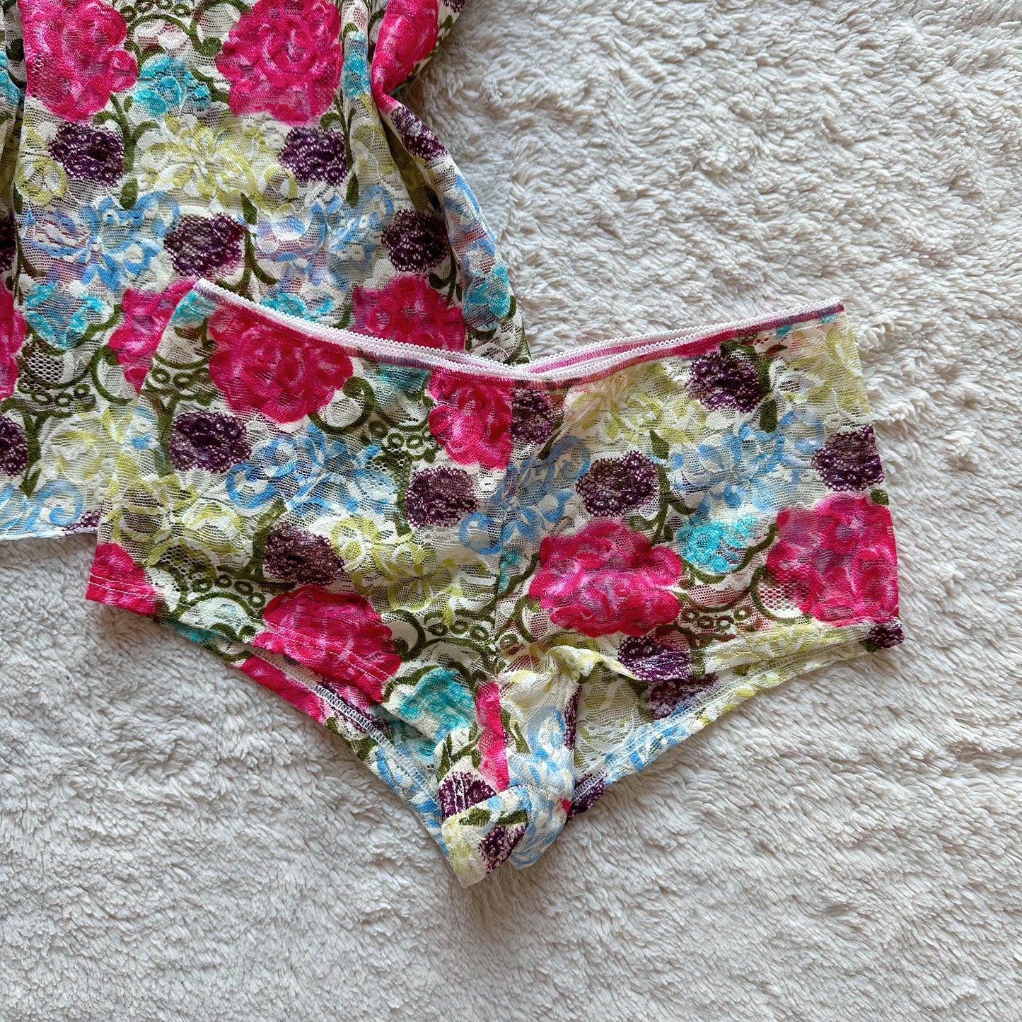 2000's multicolor floral sleep set